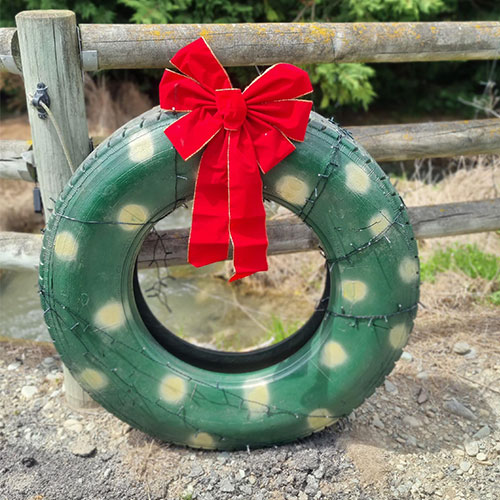 Christmas wreath made from a tyre